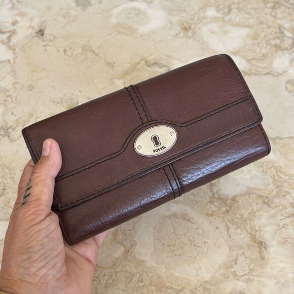 Fossil Maddox Tri-Fold Leather Wallet - Picture 16 of 16